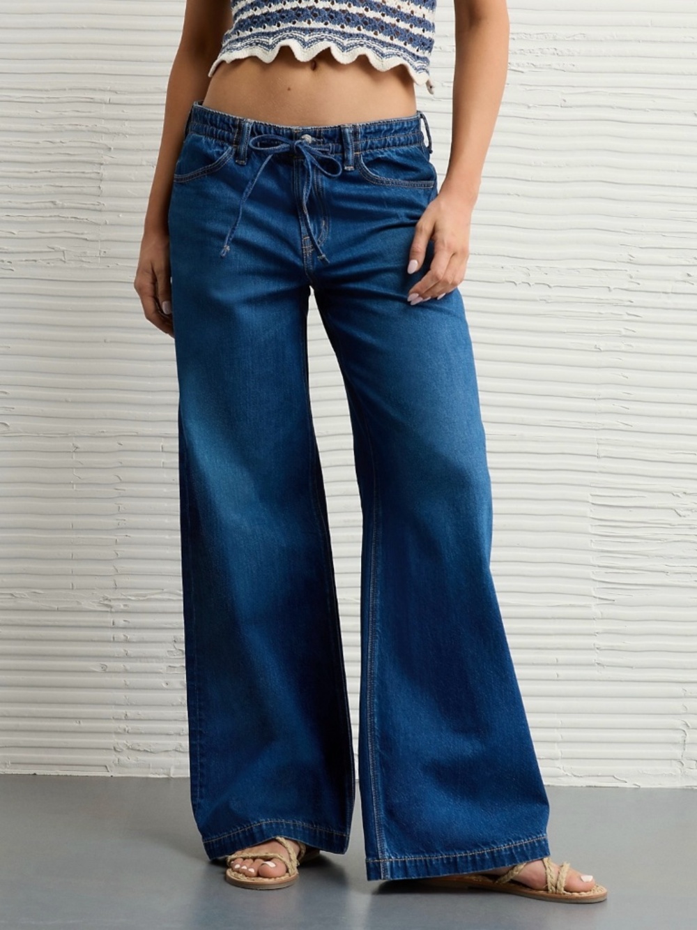 American Eagle Dreamy Drape Strigid Low Rise Wide Leg Jeans Drawstring Sz 4 Tall